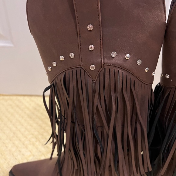 Size 6 Roper women’s cowboy boots with fringe - Picture 7 of 12